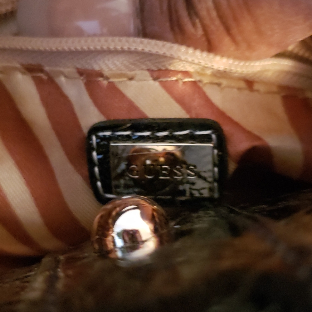 Guess - Picture 6 of 7
